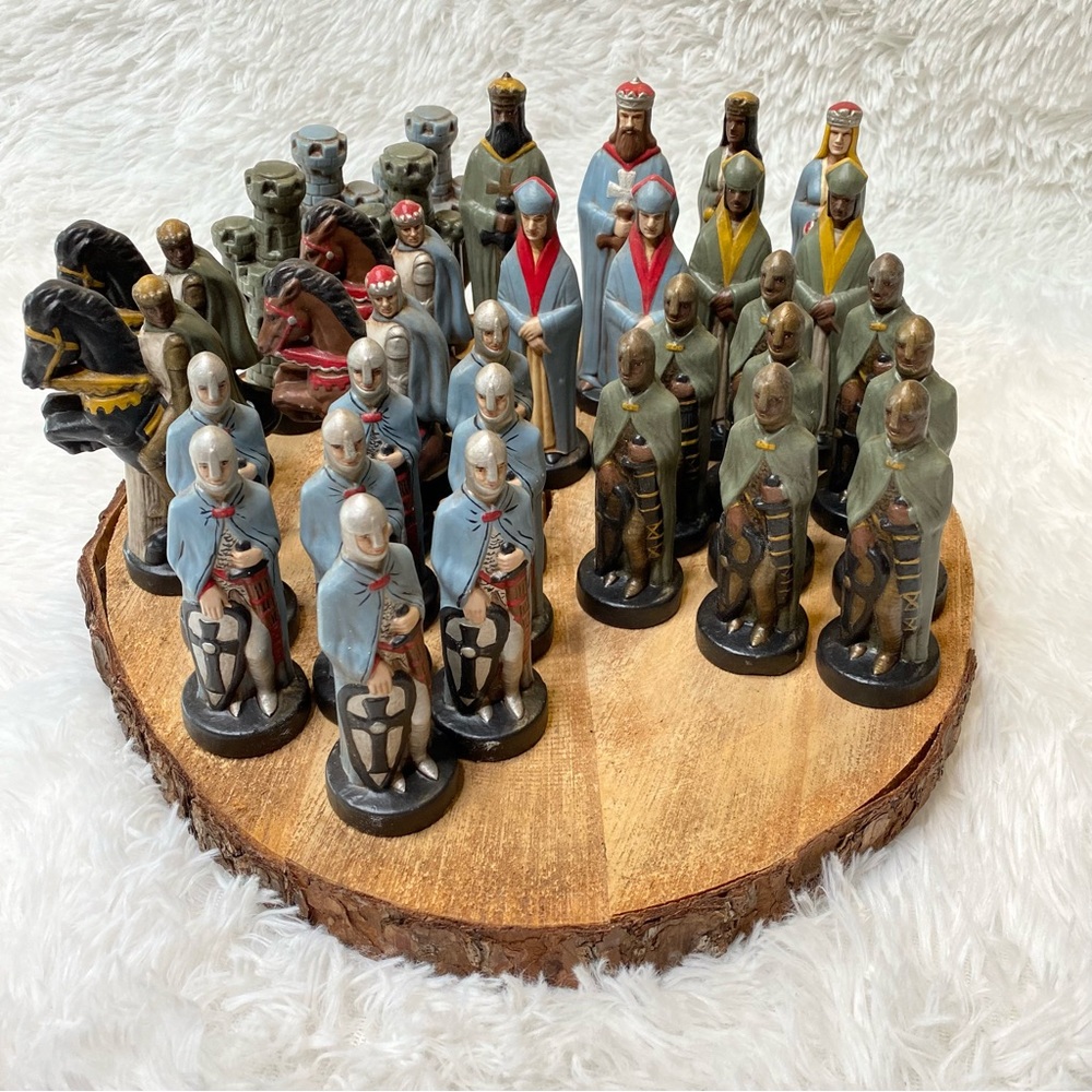 Vintage 1973 Alberta’s Molds Inc 32 Piece Hand Painted Ceramic Chess Set